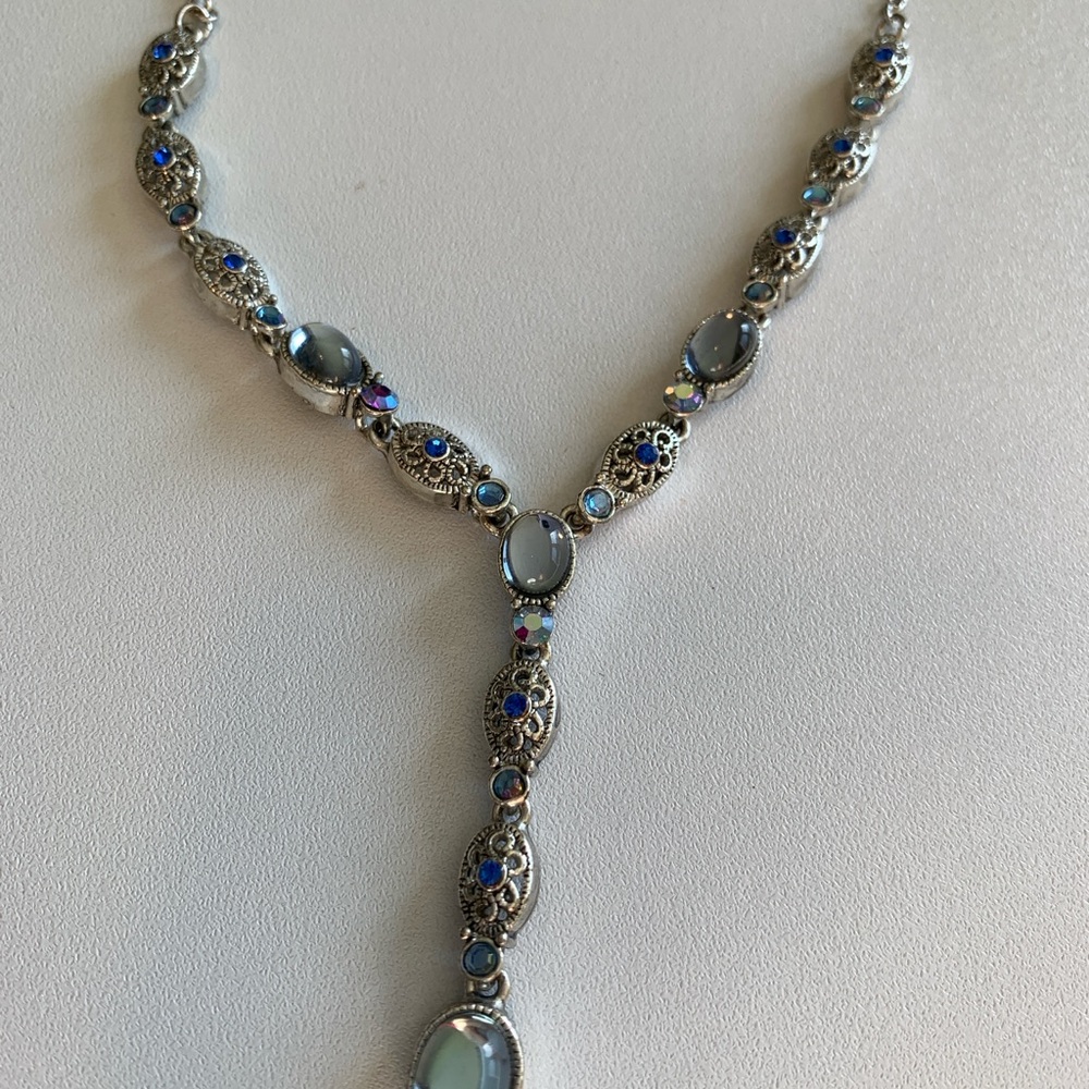 Vintage Avon Silver and Blue Lauriet Faux Gemstone Necklace